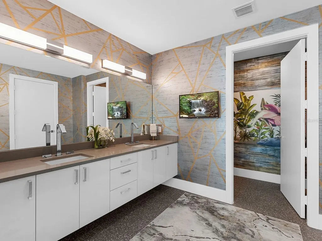 540 N Tamiami Trail Sarasota FL 34236