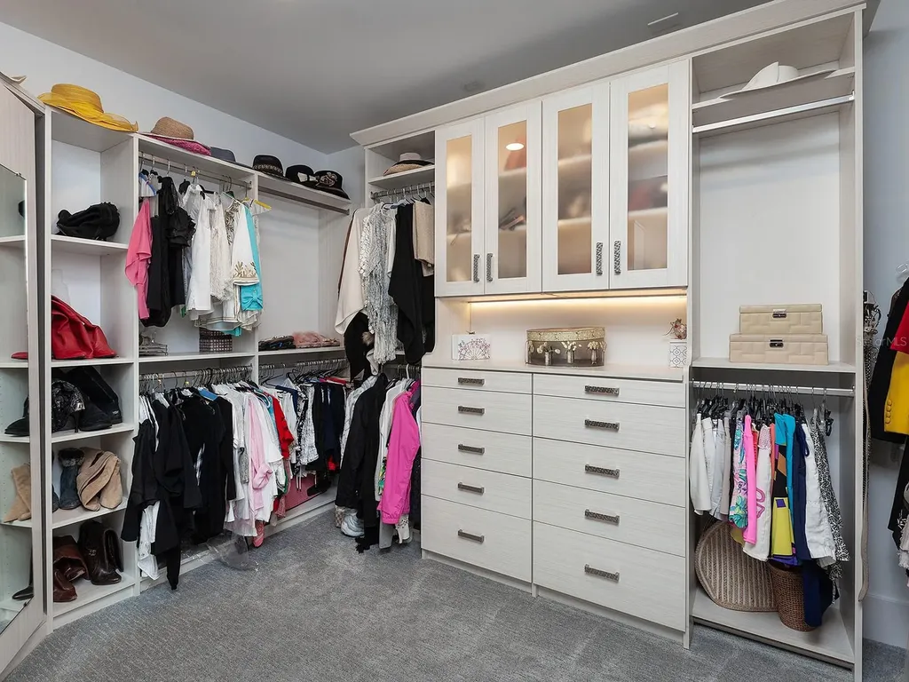 540 N Tamiami Trail Sarasota FL 34236