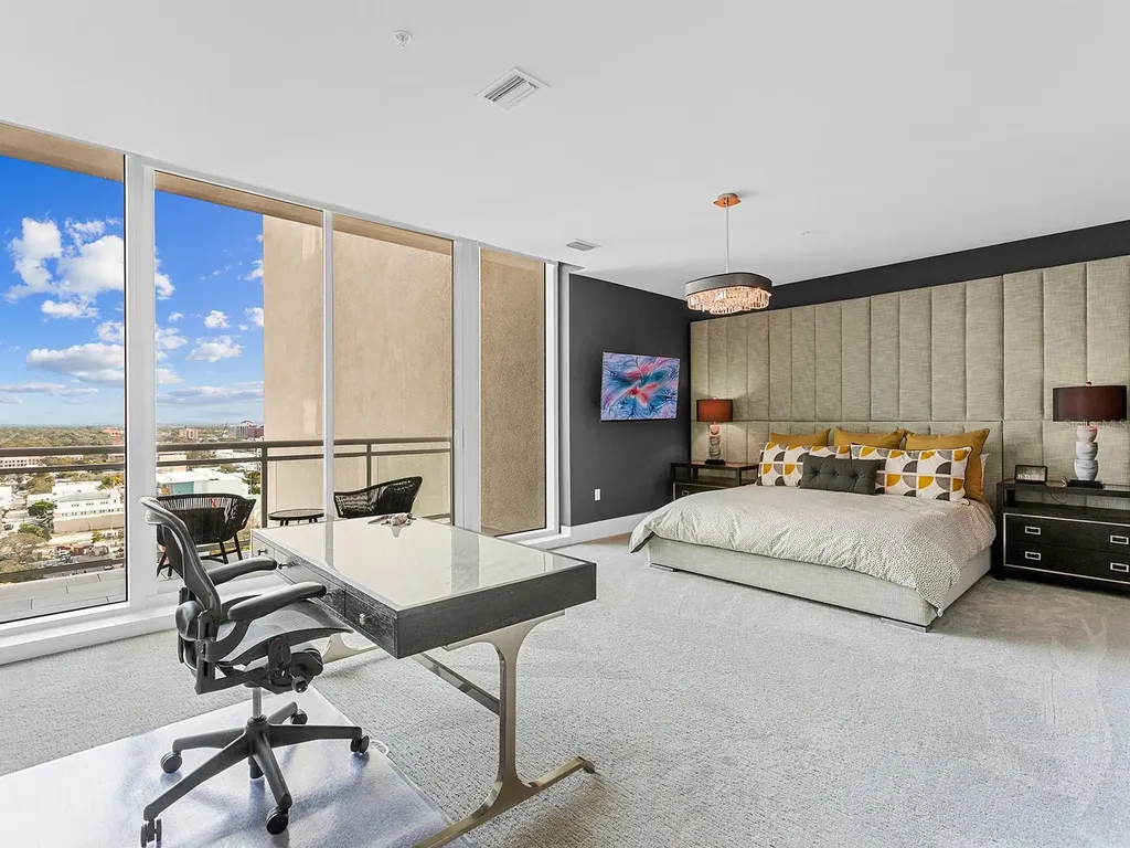 540 N Tamiami Trail Sarasota FL 34236