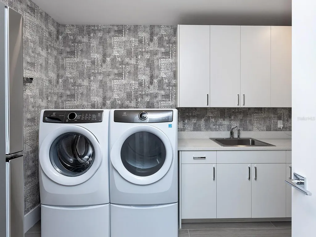 540 N Tamiami Trail Sarasota FL 34236