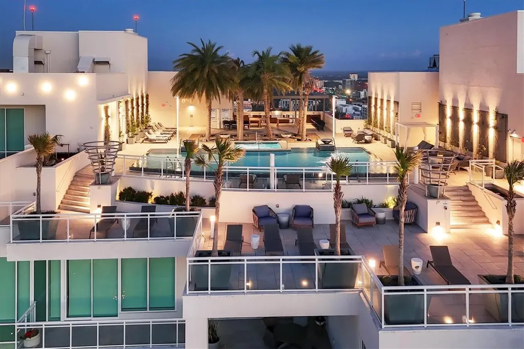 540 N Tamiami Trail Sarasota FL 34236