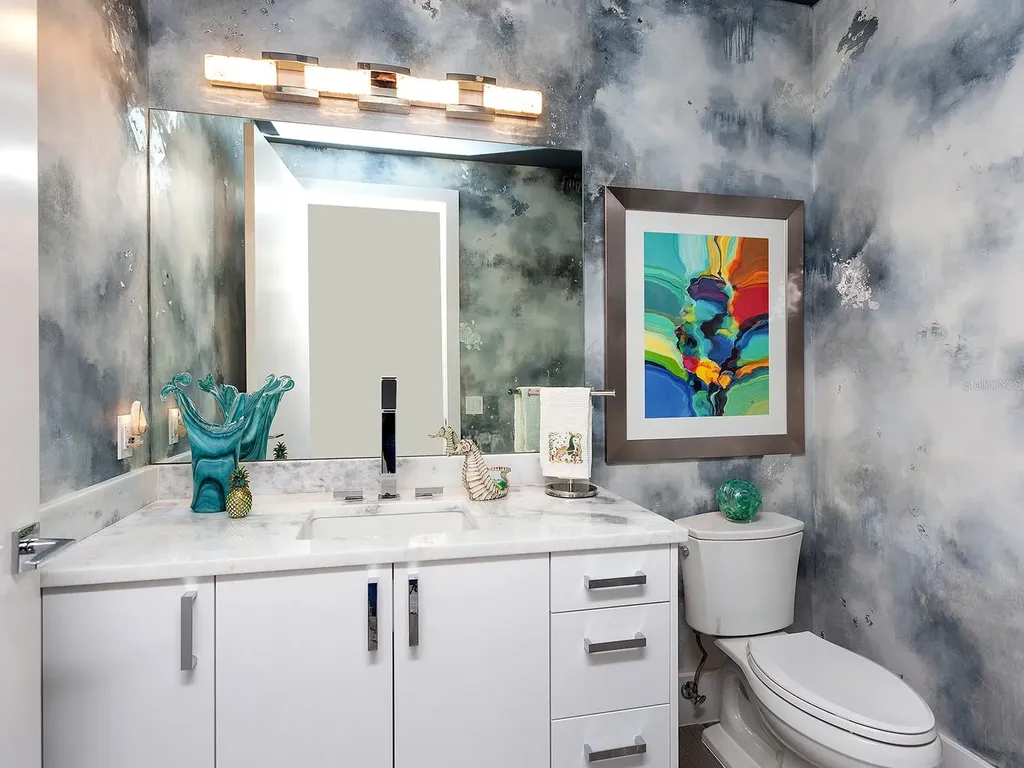 540 N Tamiami Trail Sarasota FL 34236