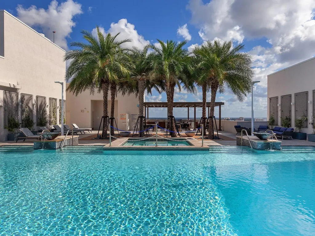 540 N Tamiami Trail Sarasota FL 34236