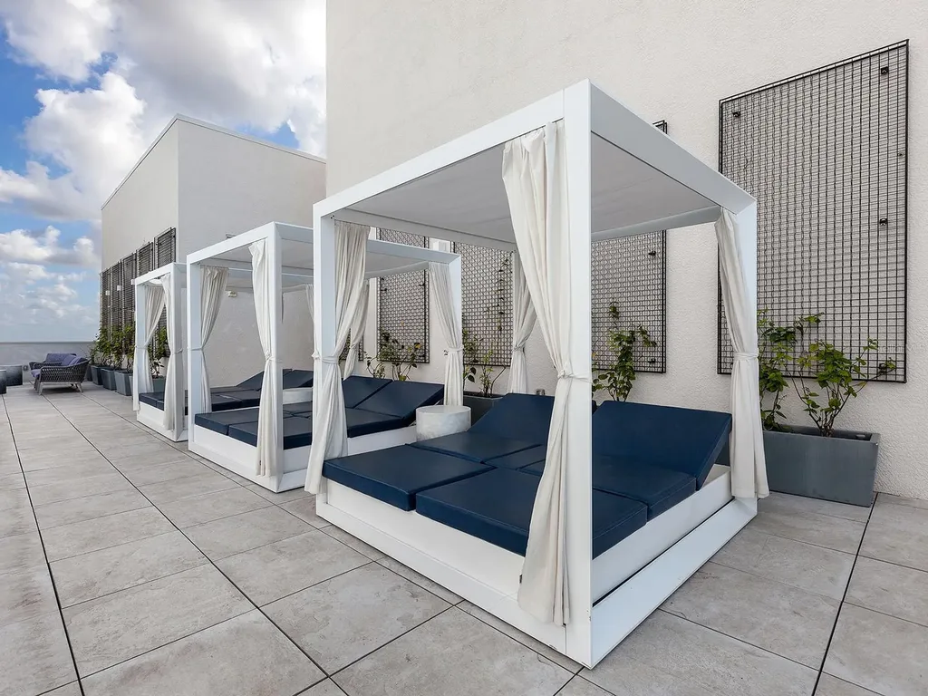 540 N Tamiami Trail Sarasota FL 34236