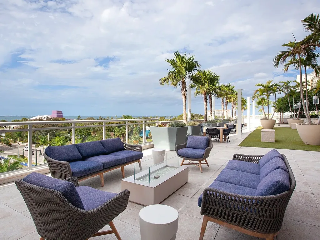 540 N Tamiami Trail Sarasota FL 34236