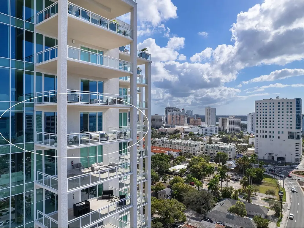 540 N Tamiami Trail Sarasota FL 34236