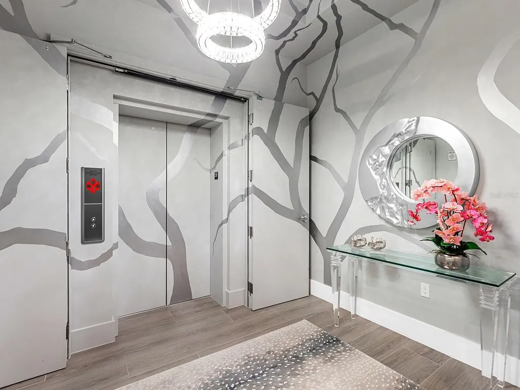 540 N Tamiami Trail Sarasota FL 34236