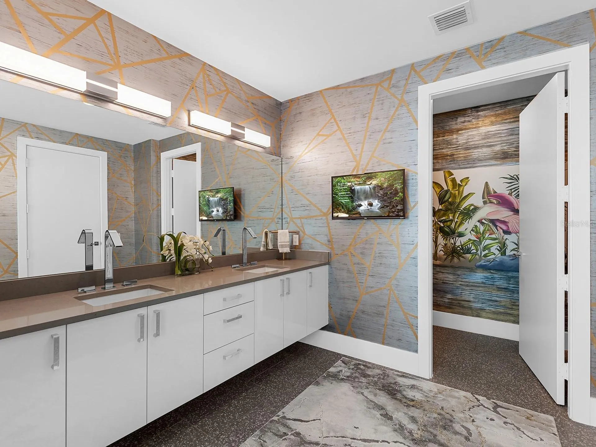 540 N Tamiami Trail Sarasota FL 34236
