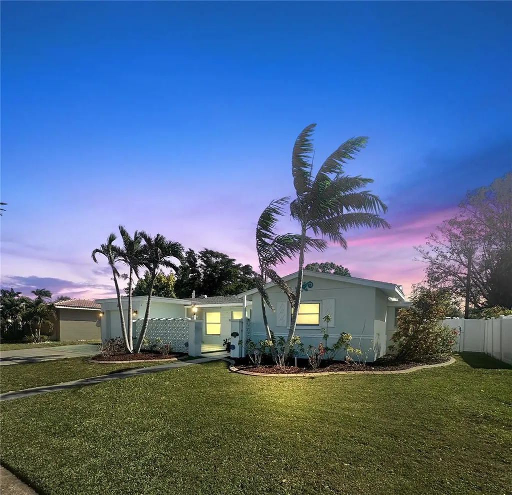 3165 58th Way N St Petersburg FL 33710