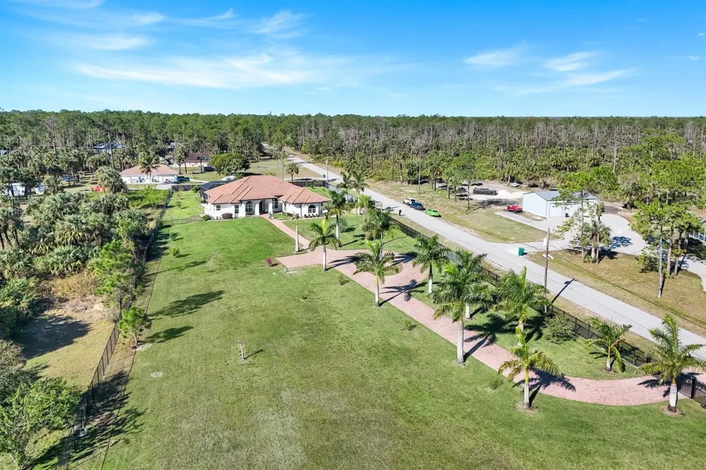 90 22nd Ave NW Naples FL 34120