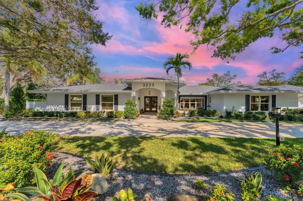 3223 W Forest Lake Circle Sarasota FL 34232