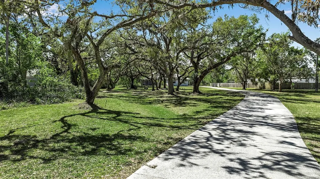 6510 24th Avenue E Bradenton FL 34208
