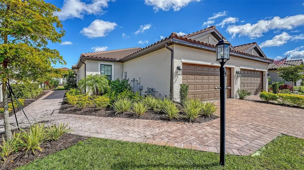 6070 Mesa Glen Bradenton FL 34203