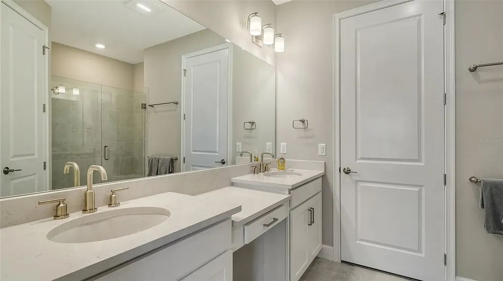 6070 Mesa Glen Bradenton FL 34203