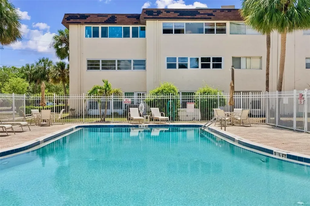 209 NE Lincoln Circle N St Petersburg FL 33702