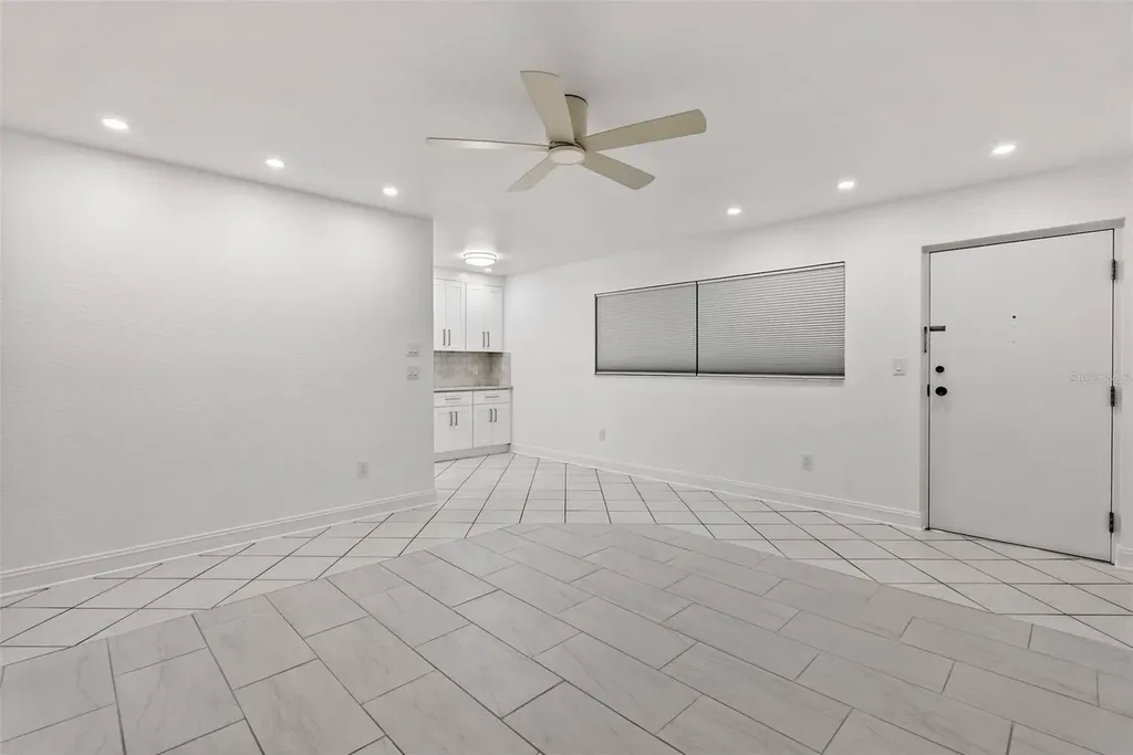 209 NE Lincoln Circle N St Petersburg FL 33702