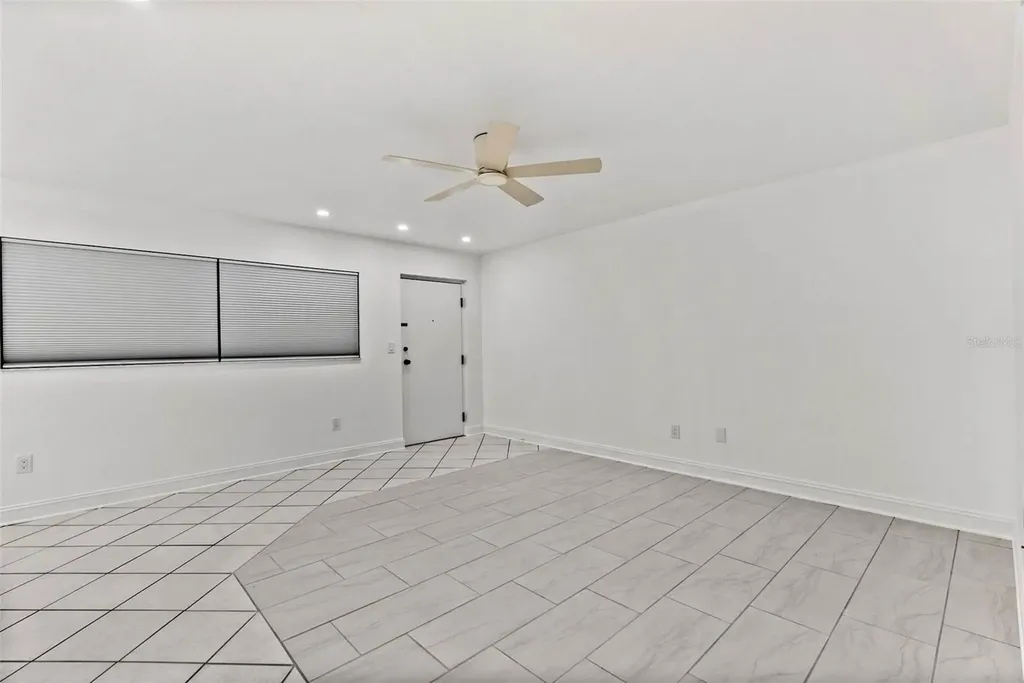 209 NE Lincoln Circle N St Petersburg FL 33702