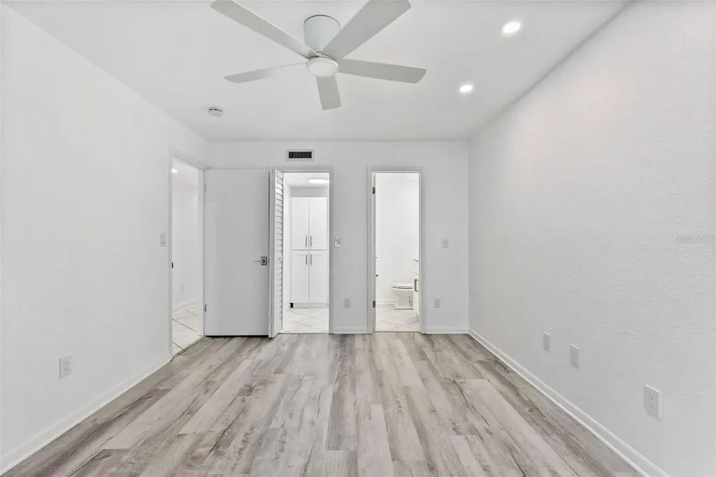 209 NE Lincoln Circle N St Petersburg FL 33702