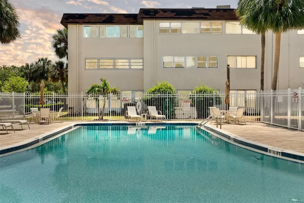 209 NE Lincoln Circle N St Petersburg FL 33702