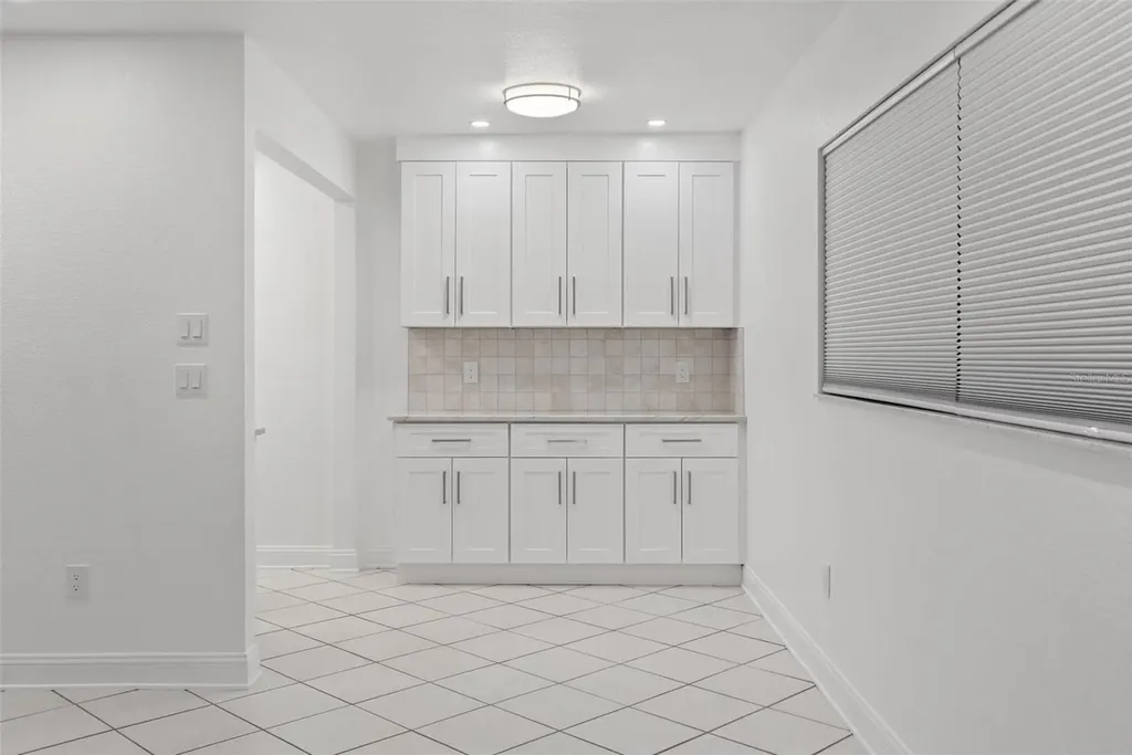 209 NE Lincoln Circle N St Petersburg FL 33702
