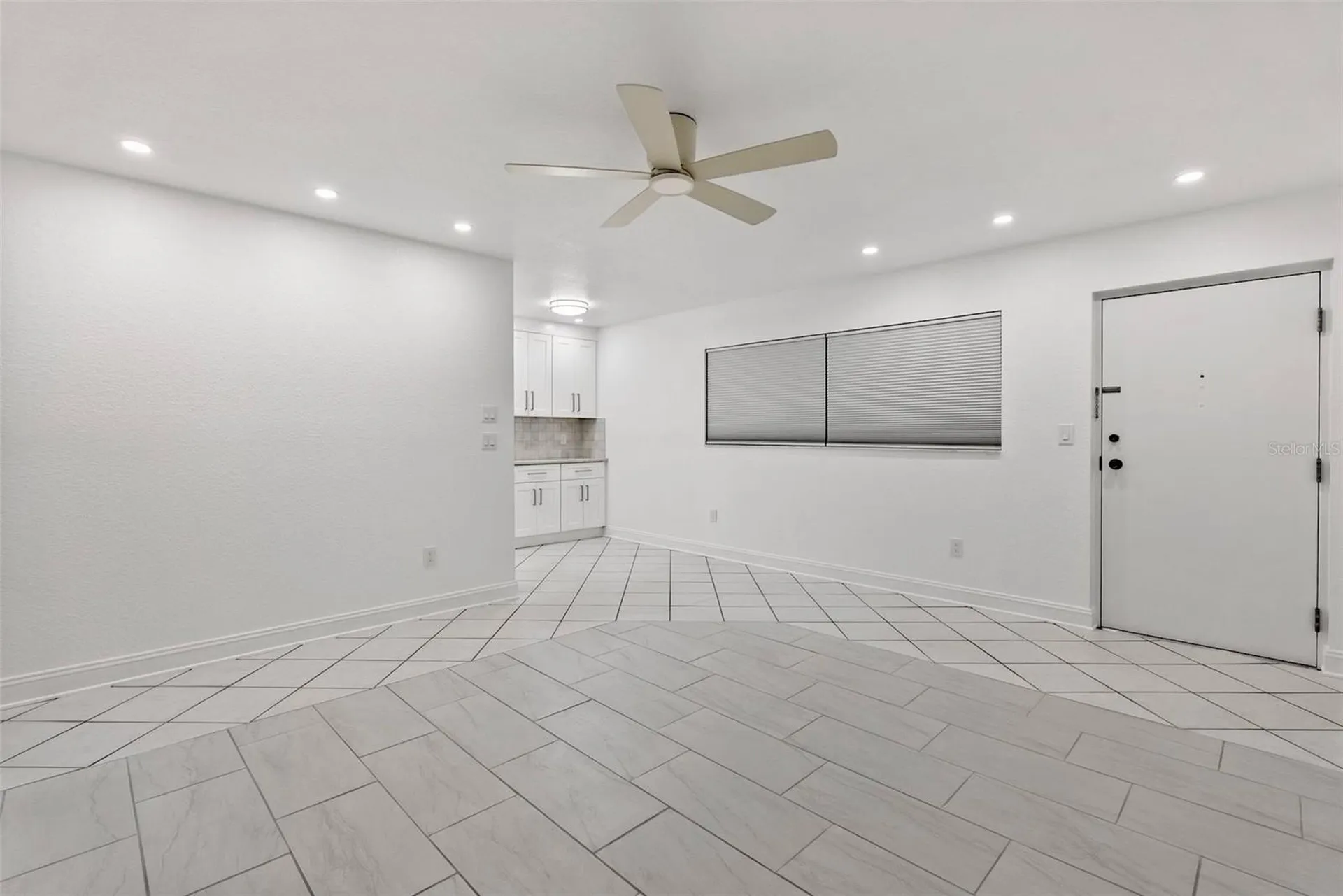 209 NE Lincoln Circle N St Petersburg FL 33702