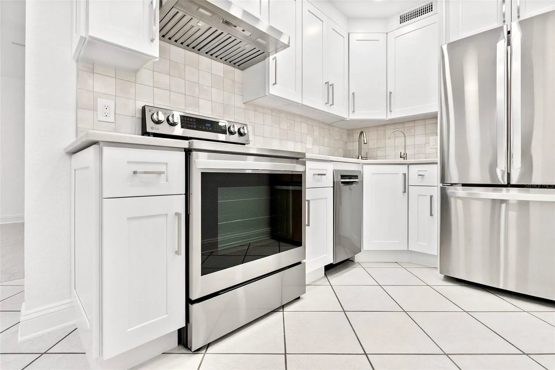 209 NE Lincoln Circle N St Petersburg FL 33702