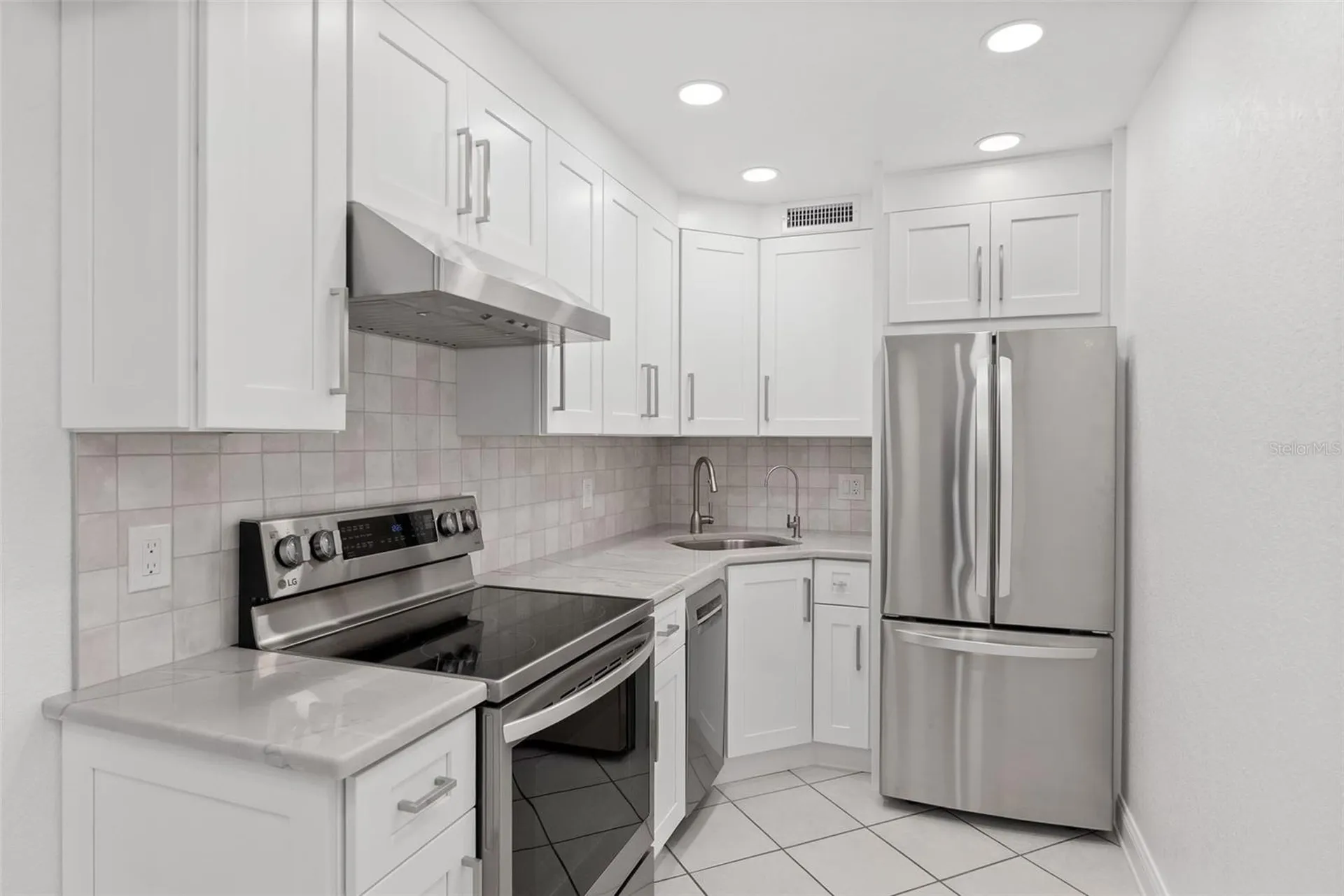 209 NE Lincoln Circle N St Petersburg FL 33702