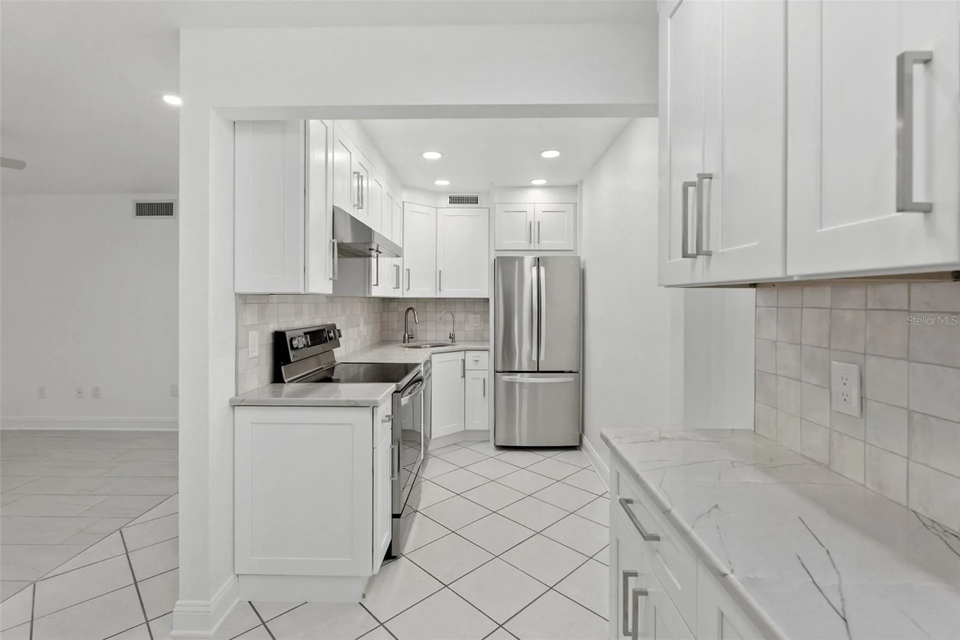 209 NE Lincoln Circle N St Petersburg FL 33702