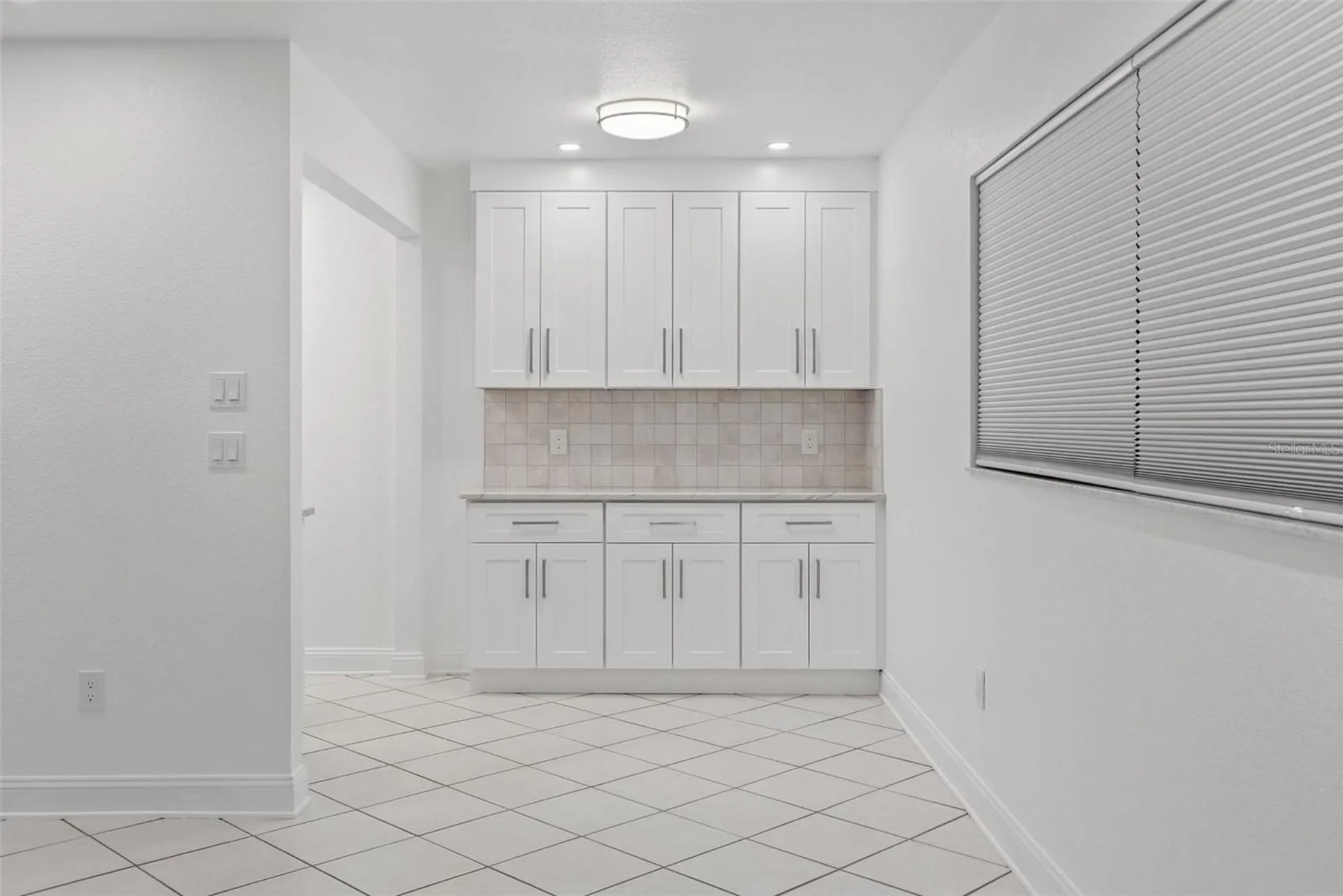 209 NE Lincoln Circle N St Petersburg FL 33702