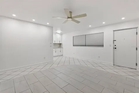 209 NE Lincoln Circle N St Petersburg FL 33702