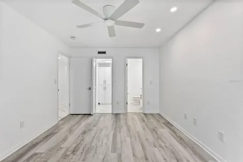 209 NE Lincoln Circle N St Petersburg FL 33702