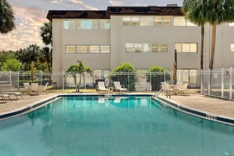 209 NE Lincoln Circle N St Petersburg FL 33702
