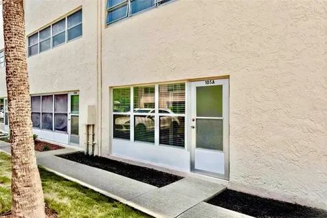 209 NE Lincoln Circle N St Petersburg FL 33702