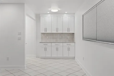 209 NE Lincoln Circle N St Petersburg FL 33702