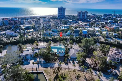 288 Island Circle Sarasota FL 34242