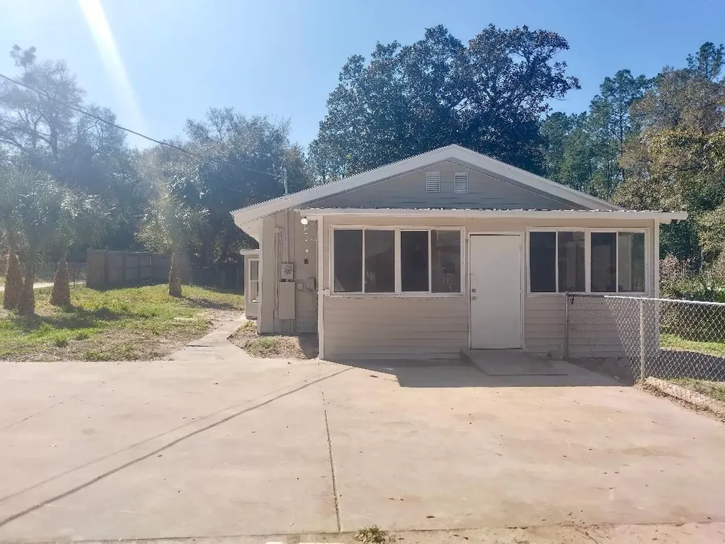4700 SE 160th Court Ocklawaha FL 32179