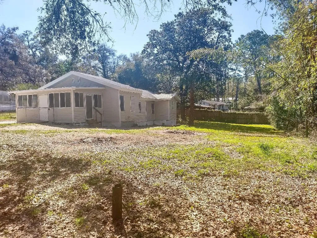 4700 SE 160th Court Ocklawaha FL 32179