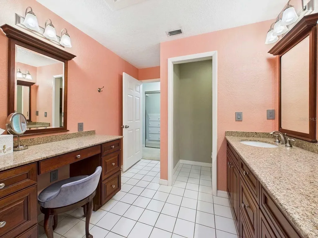4534 La Jolla Drive Bradenton FL 34210