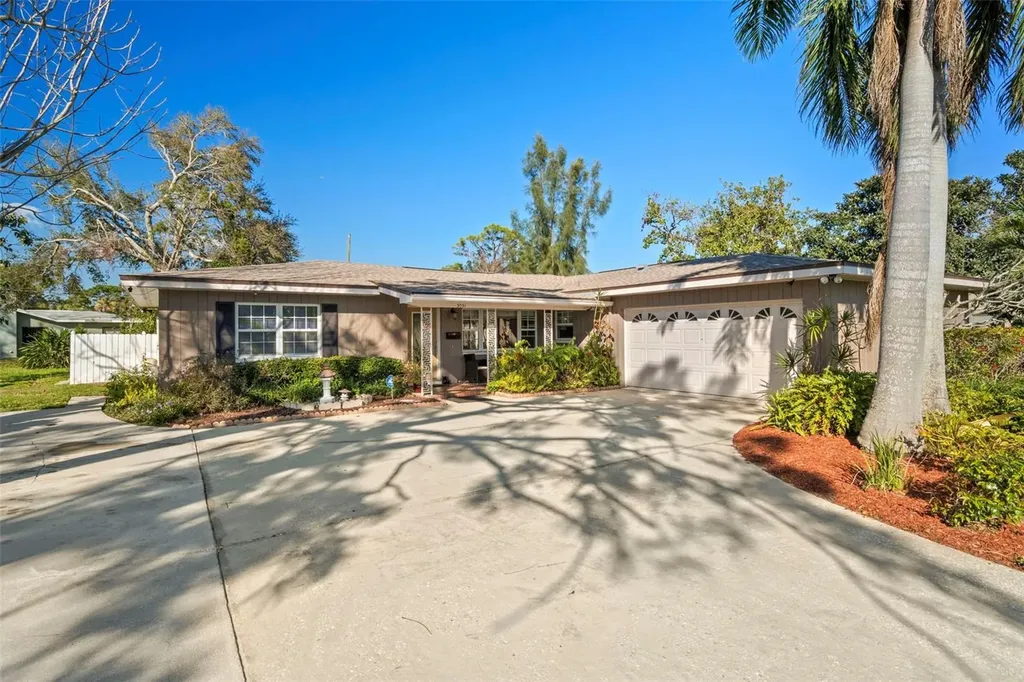 3051 37th Avenue S St Petersburg FL 33712