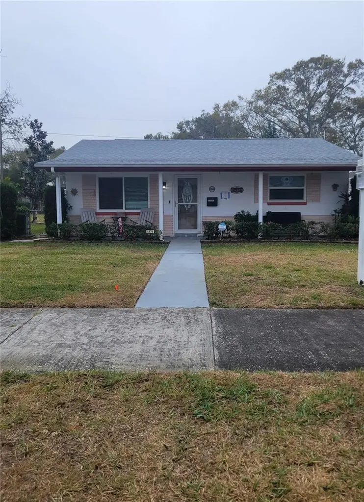 4976 12th Avenue N St Petersburg FL 33710
