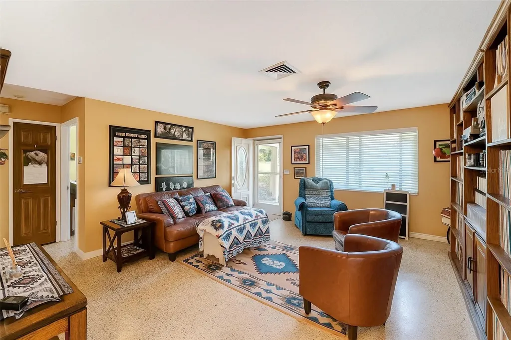 4976 12th Avenue N St Petersburg FL 33710