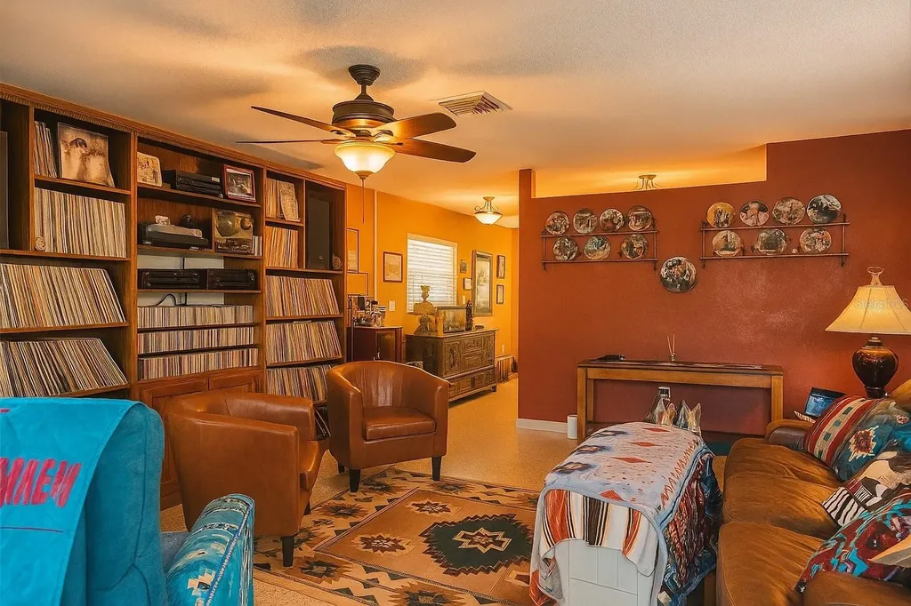 4976 12th Avenue N St Petersburg FL 33710