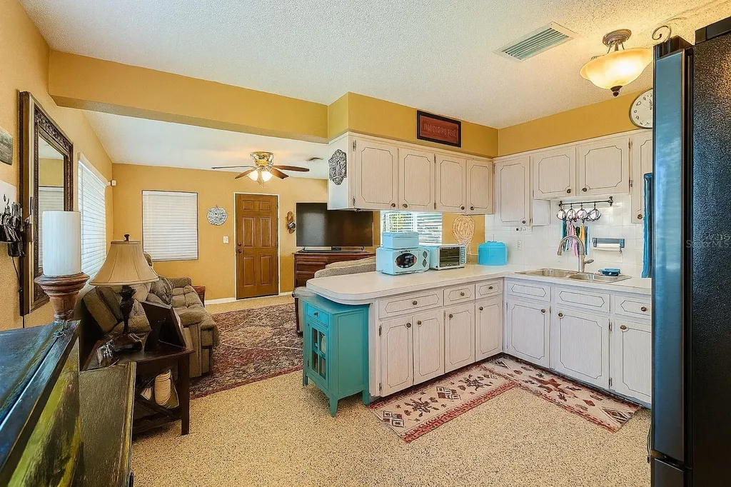 4976 12th Avenue N St Petersburg FL 33710
