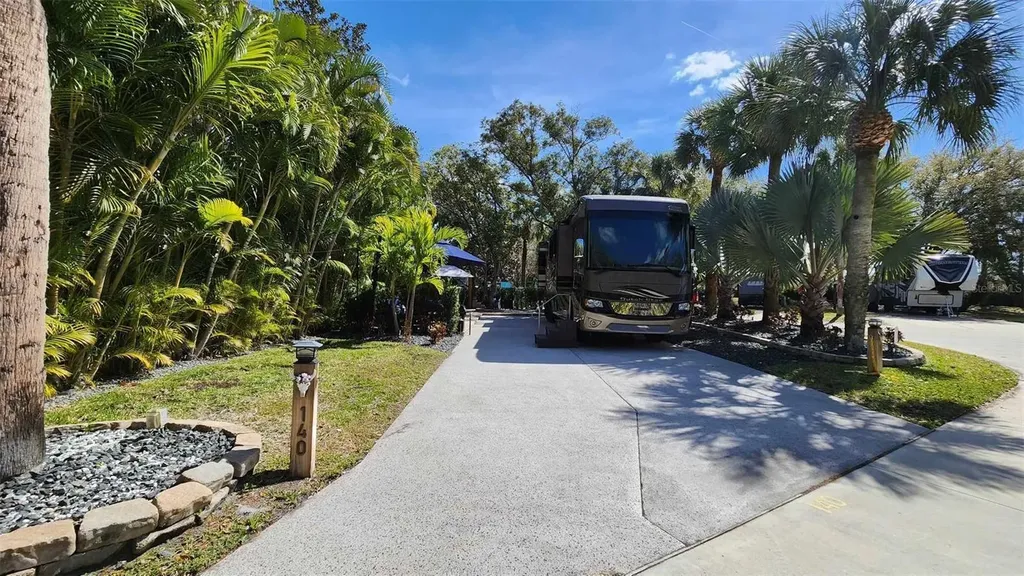 140 Appaloosa Trail River Ranch FL 33867