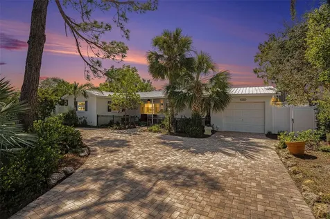 2401 S Shore Drive SE St Petersburg FL 33705