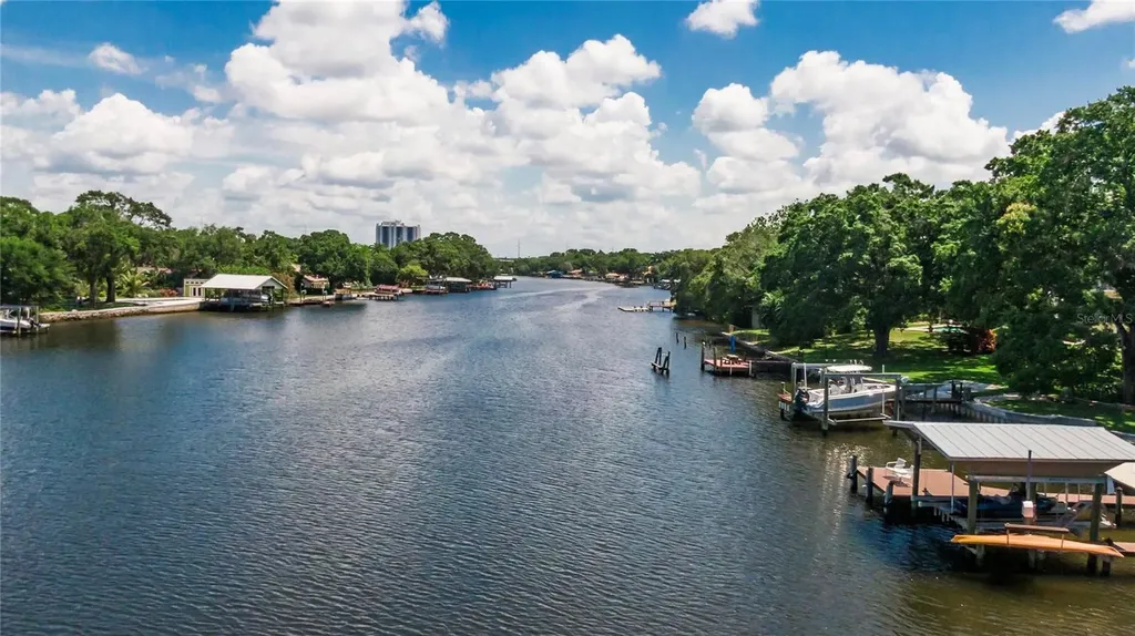 4033 N River View Avenue Tampa FL 33607