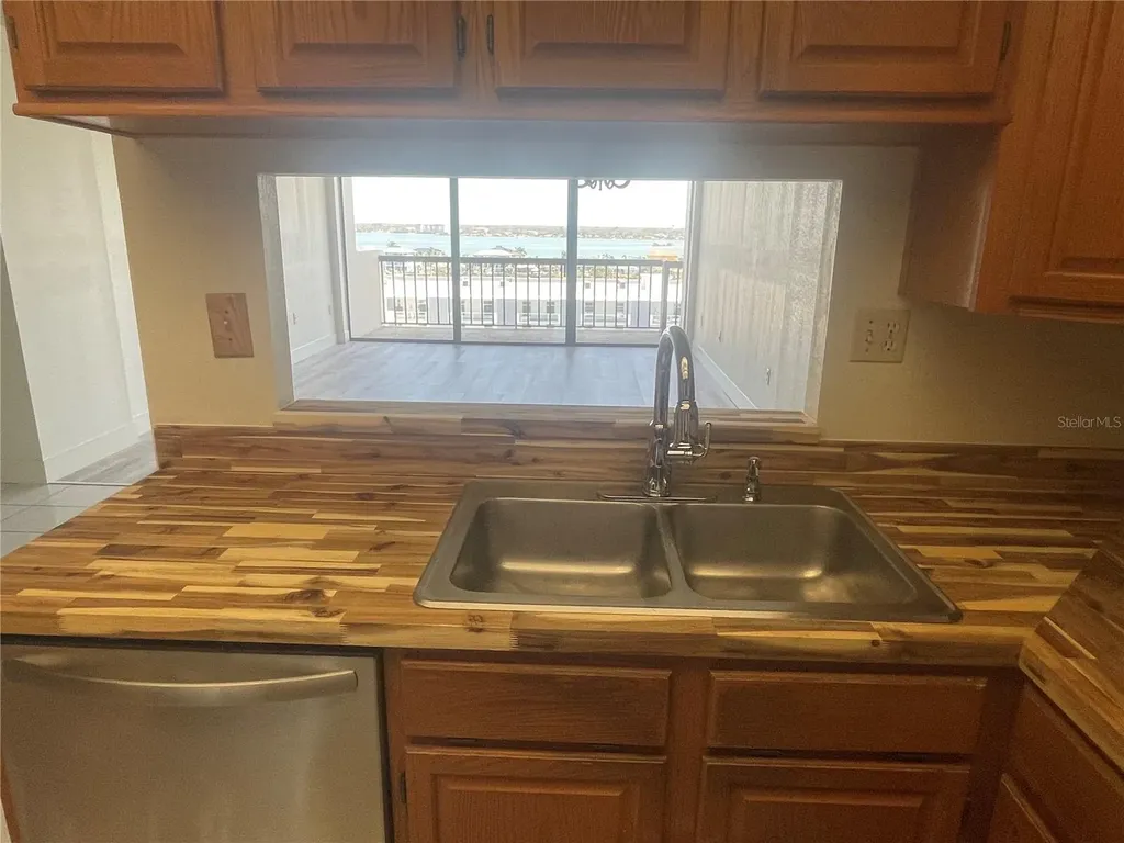 400 Island Way Clearwater Beach FL 33767