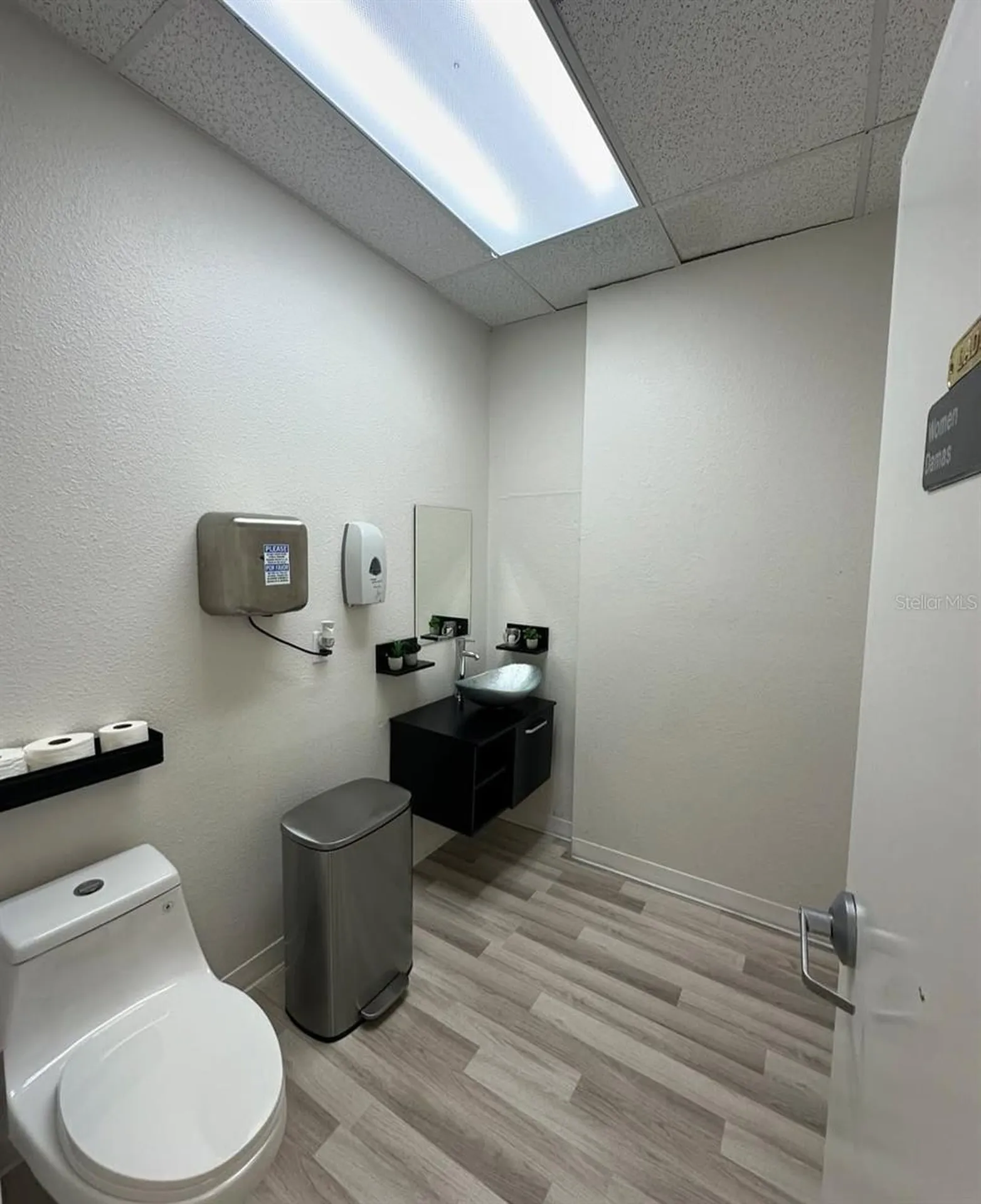 6881 Kingspointe Parkway Orlando FL 32819