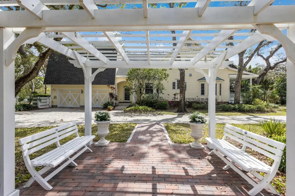 4871 Hoyer Drive Sarasota FL 34241