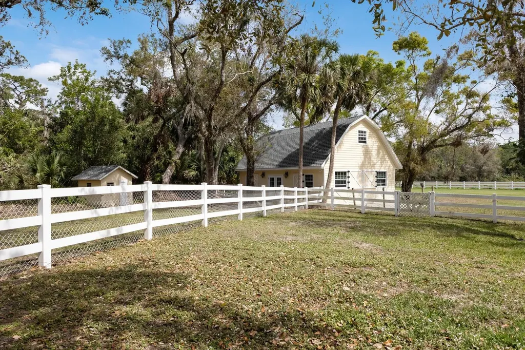 4871 Hoyer Drive Sarasota FL 34241